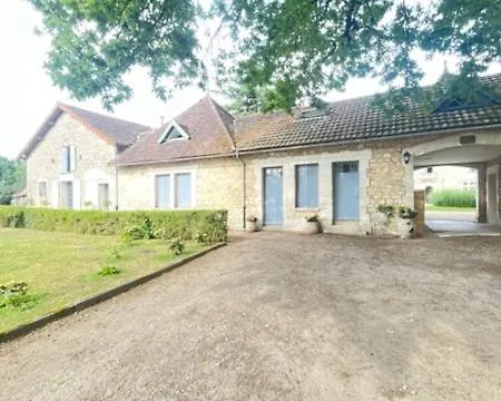 The Coach House, Chateau De La Couronne アパート Marthon