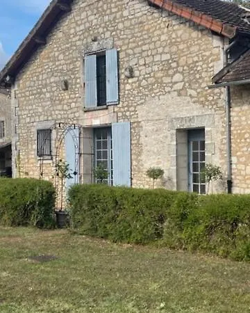 The Coach House, Chateau De La Couronne アパート Marthon